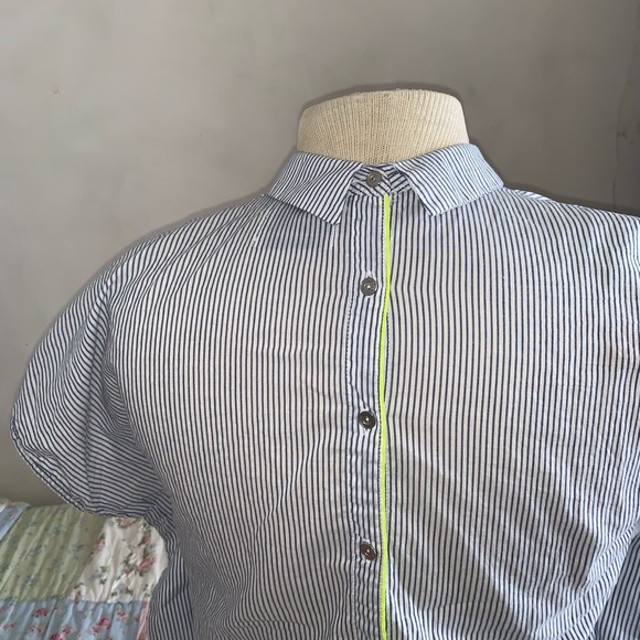 Backwards button-up shirt size 10-12 - Picture 8 of 13